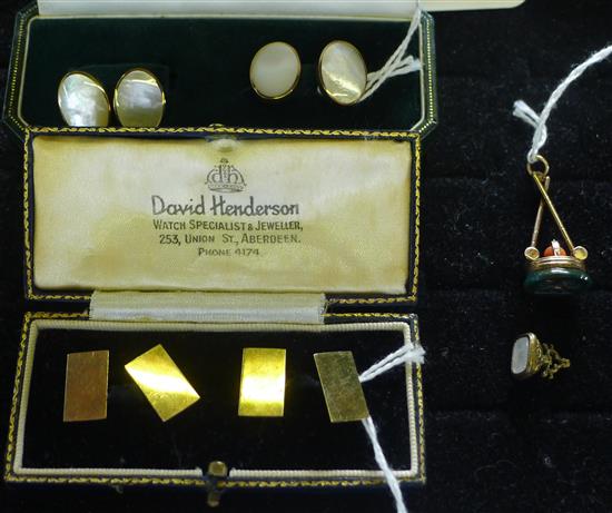 Pair of 9ct gold rectangular cufflinks, pair of 9ct gold & mother of pearl cufflinks and two seals